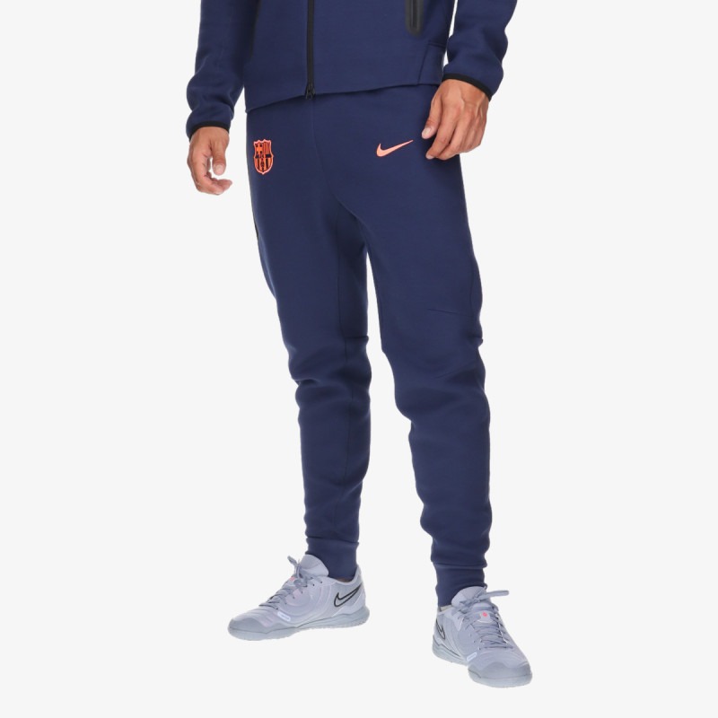 Pantaloni Nike FCB MNSW TECH FLC JGR PANT 3R Barbati